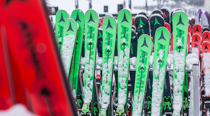Atomic-Ski auf Ständer Atomic-Ski auf Ständer